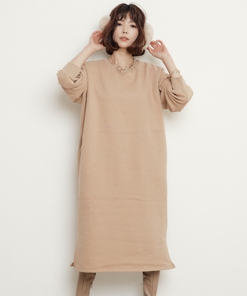 miniyu(ミニュウ)の「ボリュームスリーブ・スウェットワンピース・サイドポケット付き(ワンピース・レディース・ブラック/ネイビー/キャメル/イエロー/レッド・FREE)」の10枚目の写真