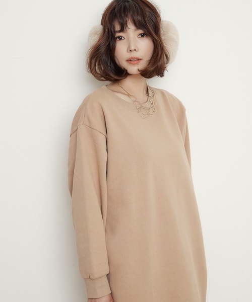 miniyu(ミニュウ)の「ボリュームスリーブ・スウェットワンピース・サイドポケット付き(ワンピース・レディース・ブラック/ネイビー/キャメル/イエロー/レッド・FREE)」の12枚目の写真