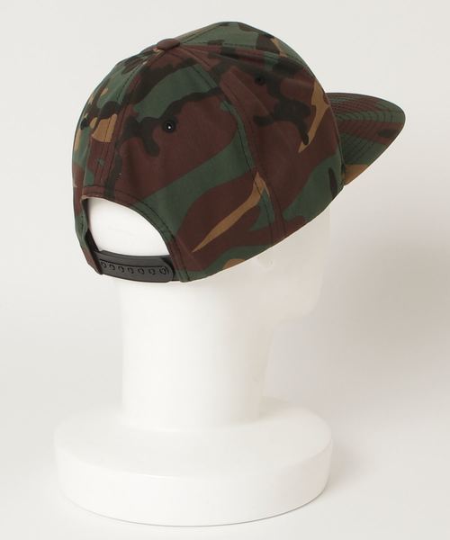 PARKS TOKYO SELECT（パークストウキョウセレクト）の「【YUPOONG】（UN）クラシック スナップバックキャップ in CAMO（キャップ・メンズ・ウッドランド・FREE）」の2枚目の写真