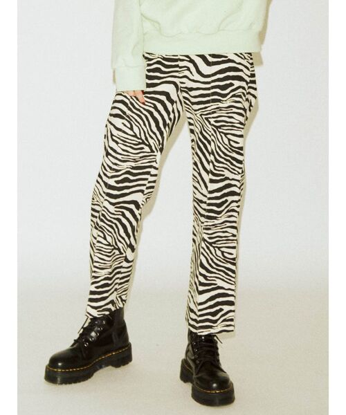 jouetie（ジュエティ）の「センターピンタックストレートパンツ（その他パンツ・レディース・ブラック/ブラウン/ブルー/その他1・MEDIUM）」の4枚目の写真