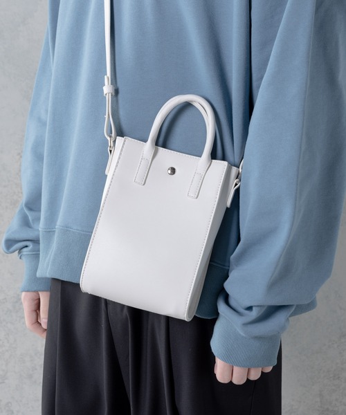 melt.(メルト)の「melt. - コンパクトレザーショルダーバッグ(ショルダーバッグ・メンズ・ホワイト/ブラック・FREE)」の13枚目の写真