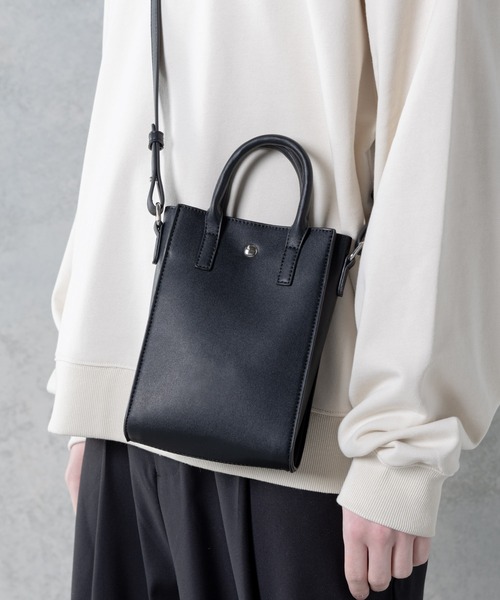 melt.(メルト)の「melt. - コンパクトレザーショルダーバッグ(ショルダーバッグ・メンズ・ホワイト/ブラック・FREE)」の8枚目の写真