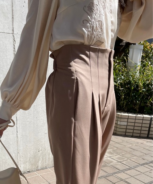 Ambre Neige（アンブルネージュ）の「ハイウエストタックパンツ／【WEB/EC限定商品】（その他パンツ・レディース・ベージュ/グリーン系その他/モカ・FREE）」の11枚目の写真