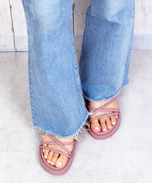 Anuenue(アヌエヌエ)の「オープントゥクロスストラップサンダル(サンダル・レディース・ブラック/ベージュ/ピンク・22.5cm/23.5cm/24.5cm/23.0cm/24.0cm/25.0cm)」の11枚目の写真