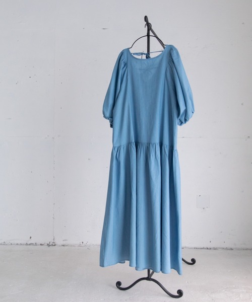 Mysa&Liina（ミーサリーナ）の「バックオープン ゆったりデニムワンピース（ワンピース・レディース・サックスブルー/インディゴブルー・M）」の13枚目の写真