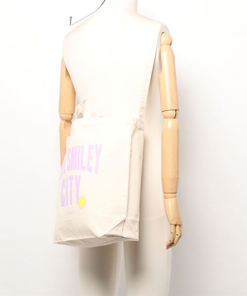 PARKS TOKYO SELECT(パークストウキョウセレクト)の「【LIVE SMILEY】キャンバス 2 WAY ショルダートートバック(ショルダーバッグ・レディース・オフホワイト/ホワイト×ネイビー/ホワイト×ブラック/ホワイト×ピンク・FREE)」の8枚目の写真