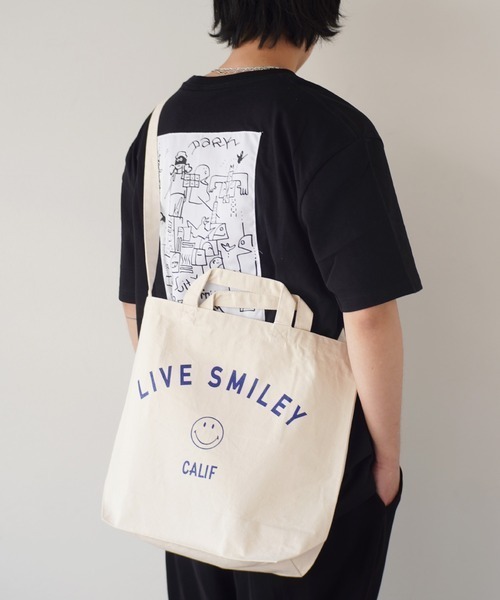 PARKS TOKYO SELECT(パークストウキョウセレクト)の「【LIVE SMILEY】キャンバス 2 WAY ショルダートートバック(ショルダーバッグ・レディース・オフホワイト/ホワイト×ネイビー/ホワイト×ブラック/ホワイト×ピンク・FREE)」の3枚目の写真