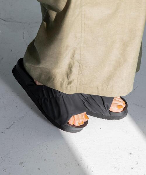 coen（コーエン）の「ギャザープラットフォームサンダル（サンダル・レディース・ブラック/ベージュ・SMALL/MEDIUM/LARGE）」の9枚目の写真