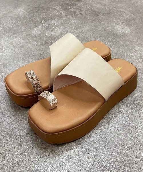 apres jour mignon（アプレジュールミニョン）の「厚底サンダル 【ZOZOTOWN限定アイテム】（サンダル・レディース・キャメル/グレイッシュベージュ/アイボリー/ブラック・LARGE/MEDIUM/SMALL/X-LARGE）」の2枚目の写真