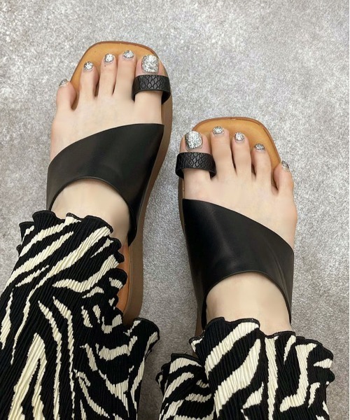 apres jour mignon（アプレジュールミニョン）の「厚底サンダル 【ZOZOTOWN限定アイテム】（サンダル・レディース・キャメル/グレイッシュベージュ/アイボリー/ブラック・LARGE/MEDIUM/SMALL/X-LARGE）」の5枚目の写真