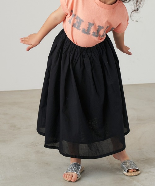 &yam(アンドヤム)の「コットンボイルワッシャーロングスカート(スカート・キッズ・ブラック/グリーン/ブルー/ブラウン/ピンク/ベージュ・130-140cm/120-130cm/150-160cm/110-120cm/140-150cm)」の7枚目の写真