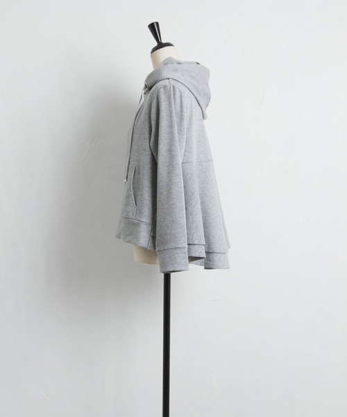tocco closet（トッコ　クローゼット）の「バックフリル裏毛パーカー（パーカー・レディース・ブラック/グレー・M）」の15枚目の写真