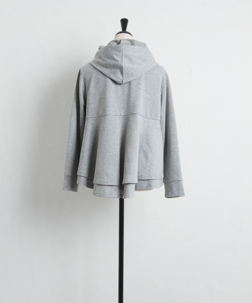 tocco closet（トッコ　クローゼット）の「バックフリル裏毛パーカー（パーカー・レディース・ブラック/グレー・M）」の16枚目の写真