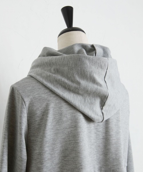 tocco closet（トッコ　クローゼット）の「バックフリル裏毛パーカー（パーカー・レディース・ブラック/グレー・M）」の17枚目の写真