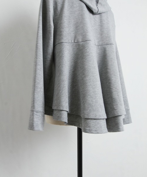 tocco closet（トッコ　クローゼット）の「バックフリル裏毛パーカー（パーカー・レディース・ブラック/グレー・M）」の18枚目の写真