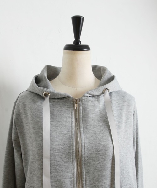 tocco closet（トッコ　クローゼット）の「バックフリル裏毛パーカー（パーカー・レディース・ブラック/グレー・M）」の19枚目の写真