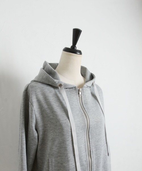 tocco closet（トッコ　クローゼット）の「バックフリル裏毛パーカー（パーカー・レディース・ブラック/グレー・M）」の20枚目の写真