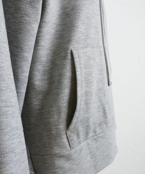 tocco closet（トッコ　クローゼット）の「バックフリル裏毛パーカー（パーカー・レディース・ブラック/グレー・M）」の21枚目の写真