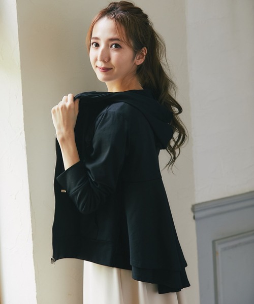 tocco closet（トッコ　クローゼット）の「バックフリル裏毛パーカー（パーカー・レディース・ブラック/グレー・M）」の4枚目の写真