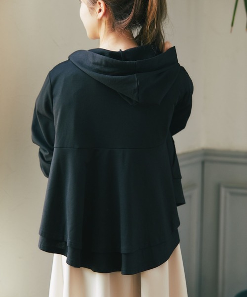 tocco closet（トッコ　クローゼット）の「バックフリル裏毛パーカー（パーカー・レディース・ブラック/グレー・M）」の7枚目の写真
