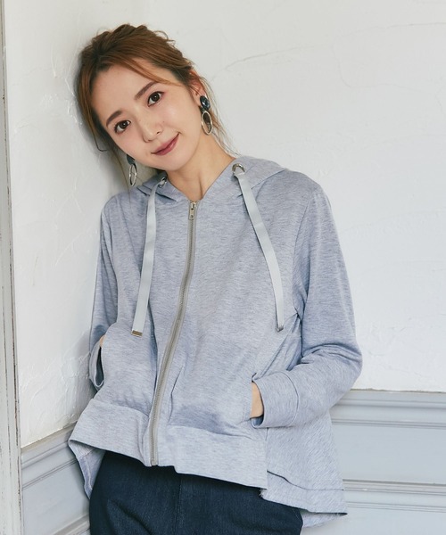 tocco closet（トッコ　クローゼット）の「バックフリル裏毛パーカー（パーカー・レディース・ブラック/グレー・M）」の8枚目の写真