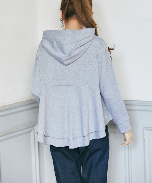 tocco closet（トッコ　クローゼット）の「バックフリル裏毛パーカー（パーカー・レディース・ブラック/グレー・M）」の11枚目の写真
