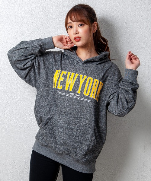 GGD(ジージーディー)の「ゆるシルエットAB杢裏毛プリントプルパーカー(パーカー・レディース・グレー/ブラック/レッド/ネイビー・M/LL/L)」の1枚目の写真