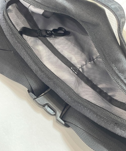 THE NORTH FACE（ザノースフェイス）の「THE NORTH FACE-BOZER HIP PACK III - L/ザ・ノース・フェイス ボザー ヒップ パック スリー ボディバック（ボディバッグ/ウエストポーチ・メンズ・ブラック/ホワイト・FREE）」の5枚目の写真