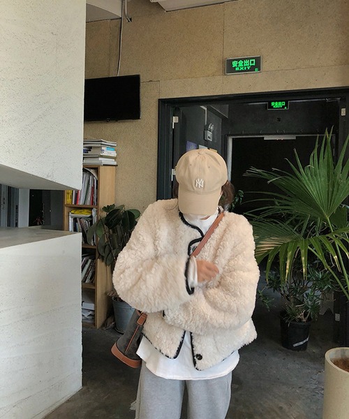 HALEY PESCA（ヘーリーペスカ）の「HALEY PESCA/ノーカラー ボアジャケット（ノーカラージャケット・レディース・ホワイト/ブラウン・FREE）」の3枚目の写真