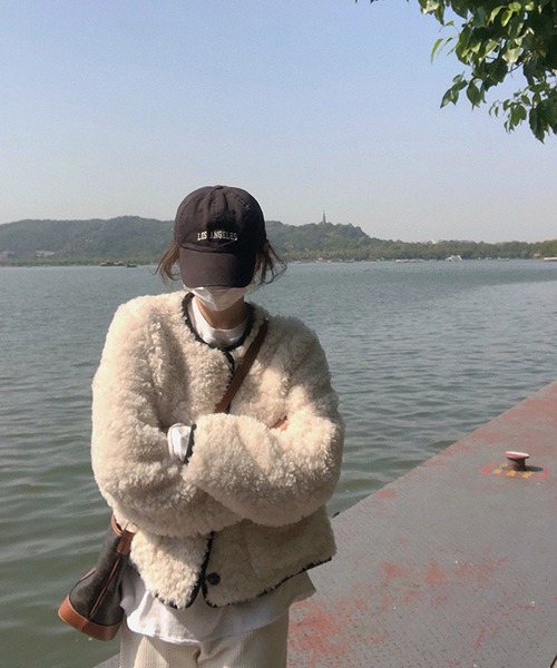 HALEY PESCA（ヘーリーペスカ）の「HALEY PESCA/ノーカラー ボアジャケット（ノーカラージャケット・レディース・ホワイト/ブラウン・FREE）」の7枚目の写真