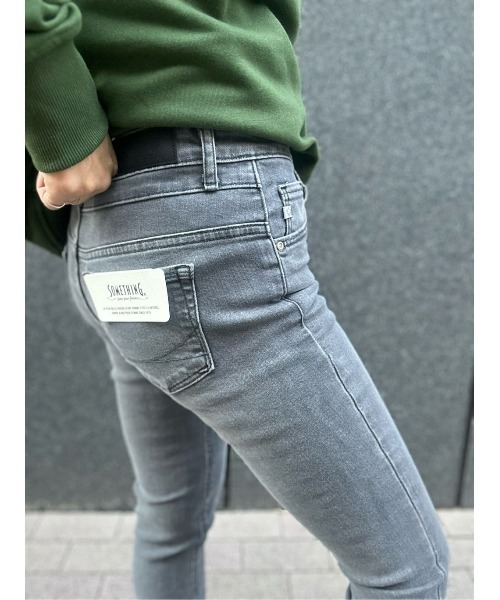 SOMETHING（サムシング）の「【SOMETHING】「ANN」スキニーデニムパンツ（デニムパンツ・レディース・グレー・26inch/29inch/25inch/30inch/27inch/28inch）」の10枚目の写真