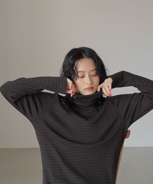 AMERICAN HOLIC（アメリカンホリック）の「テレコタートルネックカットプルオーバー（Tシャツ/カットソー・レディース・ブラック/オフホワイト/ブラック系その他4/ブラウン・L/M）」の4枚目の写真