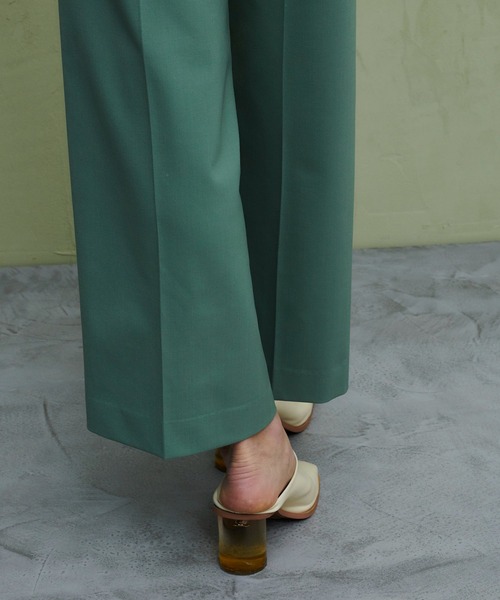 PUBLIC TOKYO（パブリックトウキョウ）の「ダブルニーワイドストレートパンツ（スラックス・レディース・グリーン/アイボリー・FREE）」の19枚目の写真