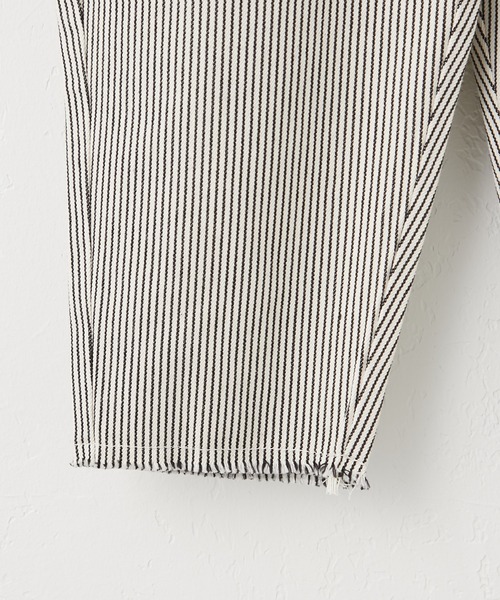 CIAOPANIC TYPY(チャオパニックティピー)の「■【WEB限定】【KIDS】ヒッコリーデニムオーバーオール(サロペット/オーバーオール・キッズ・オフホワイト/ネイビー・SMALL/MEDIUM/LARGE/X-LARGE/XX-LARGE)」の4枚目の写真