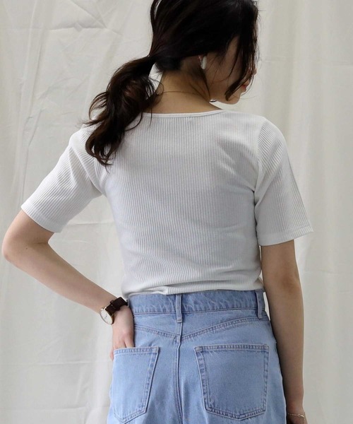 HONEYSUCKLE ROSE(ハニーサックルローズ)の「【HONEYSUCKLE ROSE】リブスクエアネックT(Tシャツ/カットソー・レディース・ライトグレー/ブラック/オフホワイト・S/M/L)」の6枚目の写真