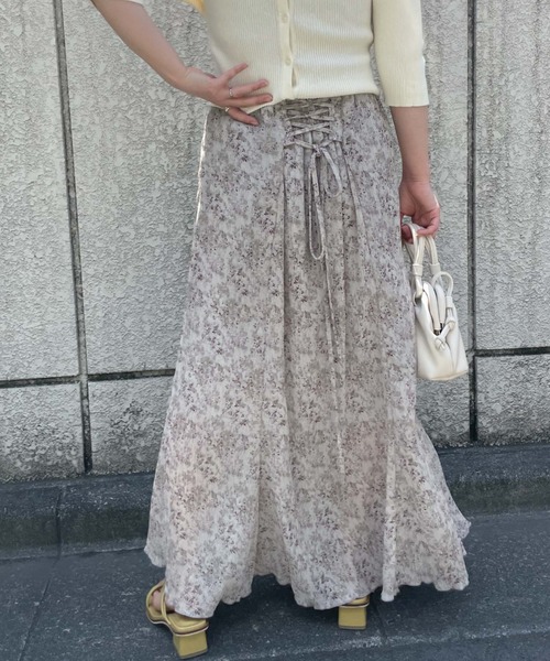 archives(アルシーヴ)の「花柄楊柳バックレースアップスカート(スカート・レディース・グレー/ブラック/イエロー・MEDIUM)」の19枚目の写真