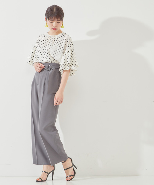 Tiara（ティアラ）の「サテンドットプリントフレアスリーブブラウス（シャツ/ブラウス・レディース・チャコールグレー/ブラック/オフホワイト・FREE）」の6枚目の写真