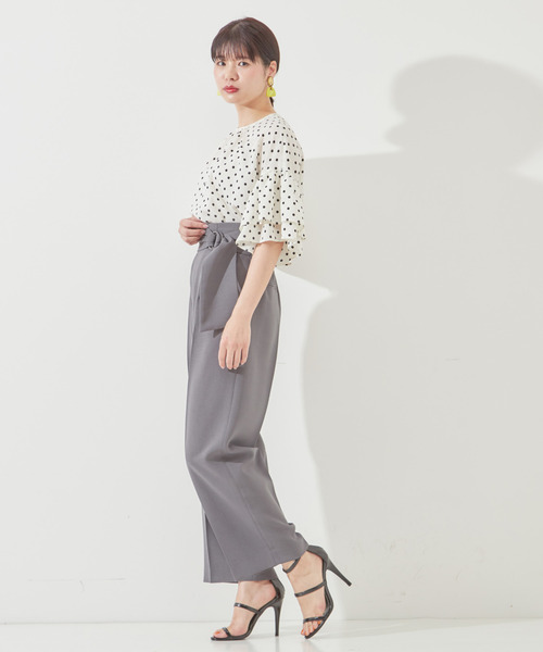 Tiara（ティアラ）の「サテンドットプリントフレアスリーブブラウス（シャツ/ブラウス・レディース・チャコールグレー/ブラック/オフホワイト・FREE）」の7枚目の写真