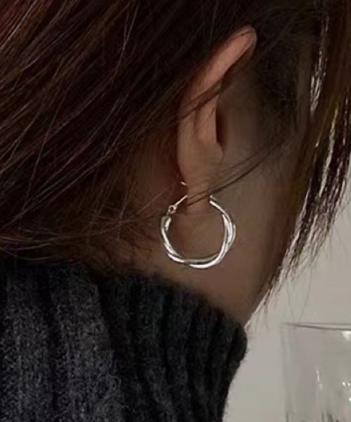 yu-ka(ユーカ)の「YU-KA : ツイストクリップピアス / TWIST CLIP PIERCE(ピアス(両耳用)・レディース・シルバー/ゴールド・FREE)」の3枚目の写真
