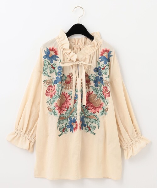 グレースコンチネンタル　フリルスタンド刺繍トップ GRACE CONTINENTAL（グレースコンチネンタル）の「フリルスタンド刺繍