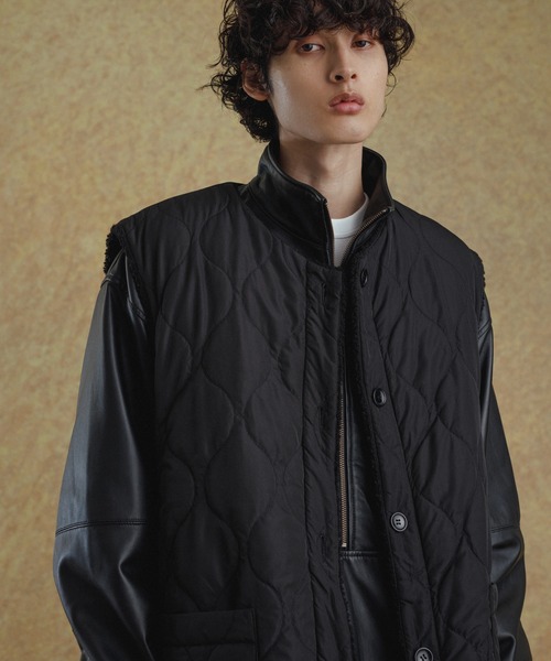 ADAM ET ROPE'（アダムエロペ）の「【WEB限定】リバーシブル ボア＆キルティング ロングベスト/コートレイヤード/ユニセックス（その他アウター・メンズ・ブラック/ネイビー/グレー系その他・FREE）」の4枚目の写真