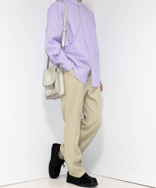 Ritzy（リッツィー）の「綿ブロード バンドカラーBIGシャツ レディース メンズ（シャツ/ブラウス・メンズ・ホワイト系その他/イエロー/サックスブルー/サックスブルー系/ブラック/グリーン/ホワイト/ラベンダー/グレイッシュベージュ/グリーン系その他/ブラック系その他・X-LARGE/MEDIUM/LARGE）」の21枚目の写真