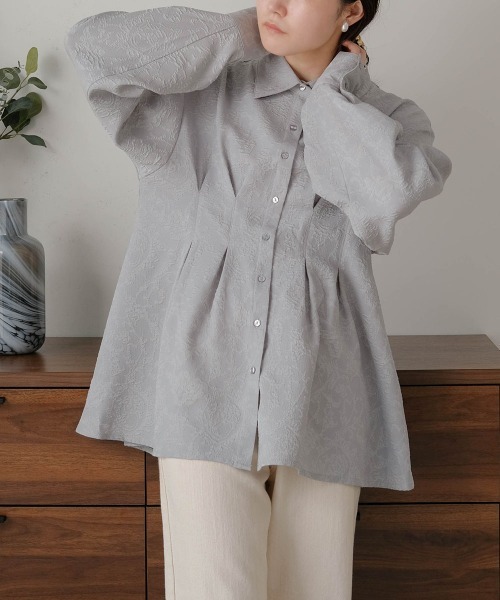 Bab（バブ）の「ジャガードタックシャツブラウス（シャツ/ブラウス・レディース・ライトグレー/ベージュ/オフホワイト・M）」の2枚目の写真