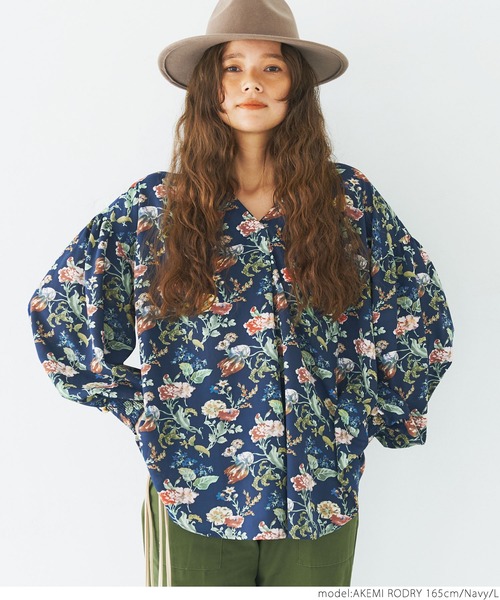 coca(coca)(コカ)の「花柄バルーントップス(シャツ/ブラウス・レディース・ホワイト/ネイビー・M/L)」の8枚目の写真