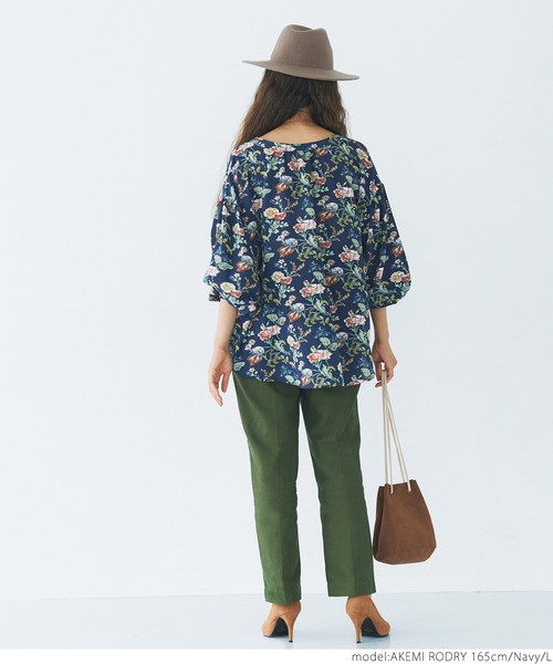 coca(coca)(コカ)の「花柄バルーントップス(シャツ/ブラウス・レディース・ホワイト/ネイビー・M/L)」の9枚目の写真