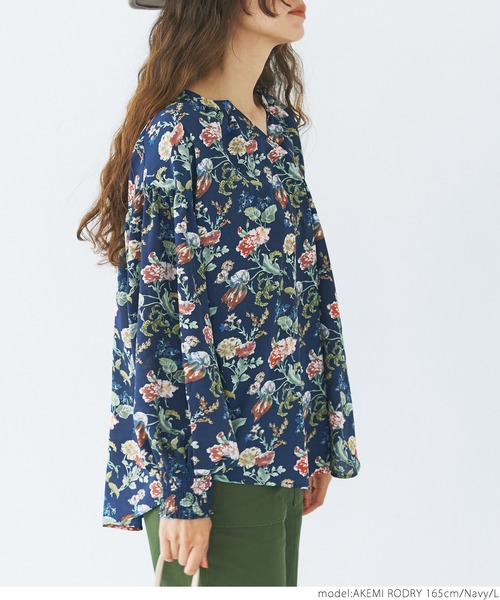 coca(coca)(コカ)の「花柄バルーントップス(シャツ/ブラウス・レディース・ホワイト/ネイビー・M/L)」の10枚目の写真