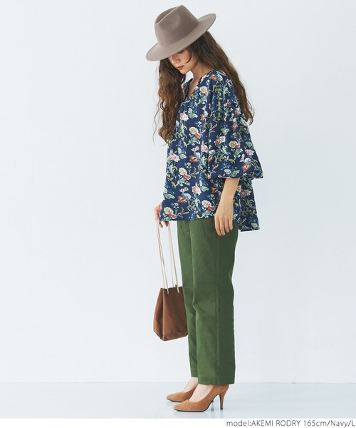 coca(coca)(コカ)の「花柄バルーントップス(シャツ/ブラウス・レディース・ホワイト/ネイビー・M/L)」の11枚目の写真