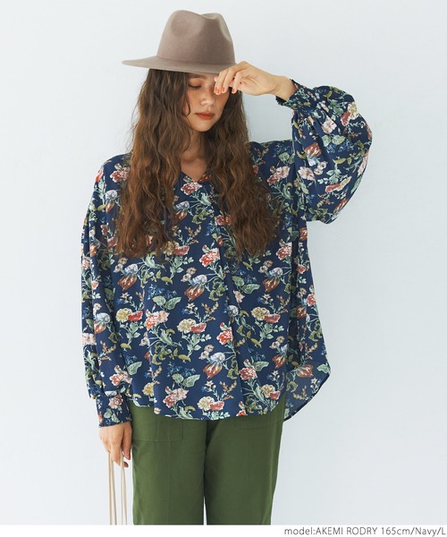 coca(coca)(コカ)の「花柄バルーントップス(シャツ/ブラウス・レディース・ホワイト/ネイビー・M/L)」の12枚目の写真