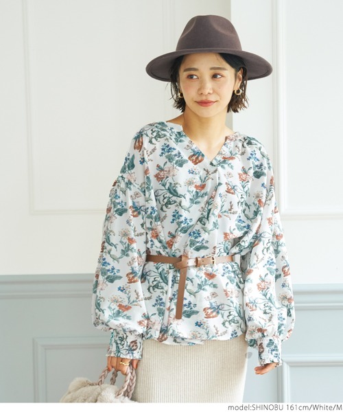 coca(coca)(コカ)の「花柄バルーントップス(シャツ/ブラウス・レディース・ホワイト/ネイビー・M/L)」の3枚目の写真