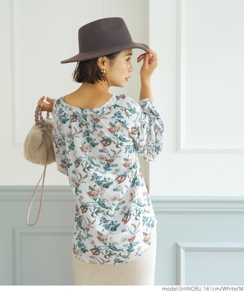 coca(coca)(コカ)の「花柄バルーントップス(シャツ/ブラウス・レディース・ホワイト/ネイビー・M/L)」の7枚目の写真